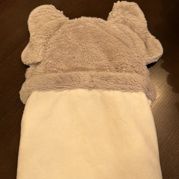 Just Born Gender Neutral Baby Elephant Baby Hooded Towel wrap! Perfect for bath! - Picture 7 of 8